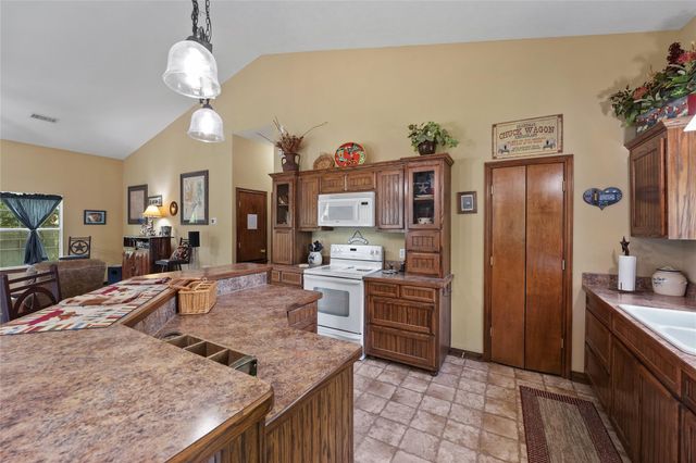 2865 County Road 471 Street W, Brazoria, TX 77422