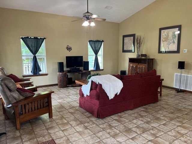 2865 County Road 471 Street W, Brazoria, TX 77422