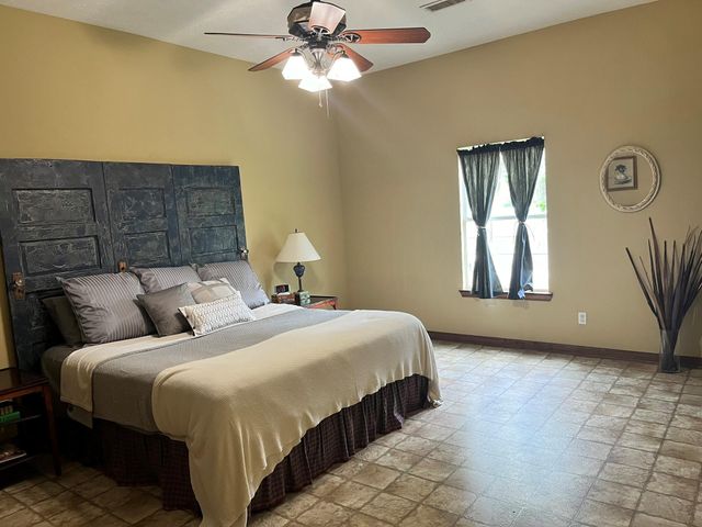 2865 County Road 471 Street W, Brazoria, TX 77422