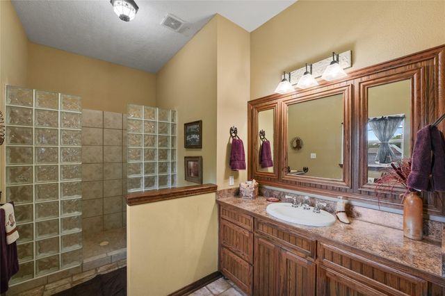 2865 County Road 471 Street W, Brazoria, TX 77422