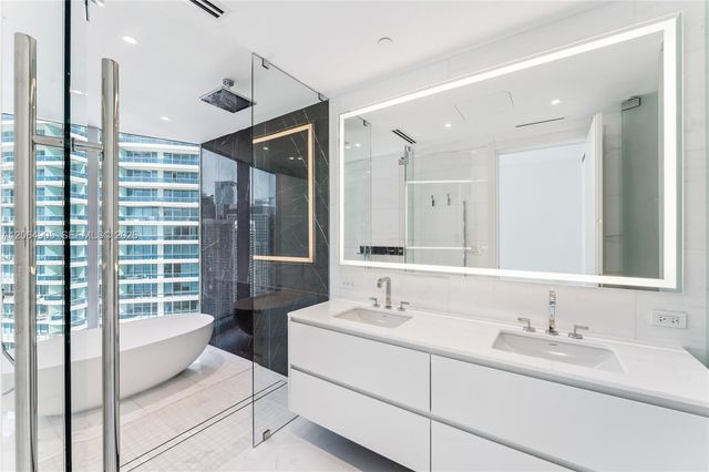 300 Biscayne Blvd Way 3507, Miami, FL 33131