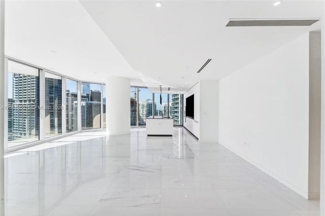 300 Biscayne Blvd Way 3507, Miami, FL 33131
