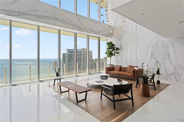 300 Biscayne Blvd Way 3507, Miami, FL 33131