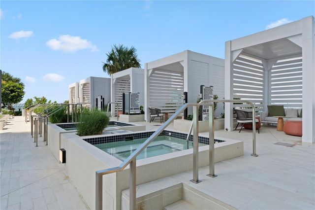 300 Biscayne Blvd Way 3507, Miami, FL 33131