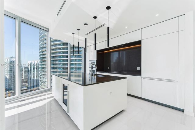300 Biscayne Blvd Way 3507, Miami, FL 33131