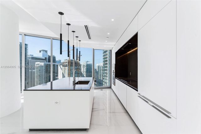 300 Biscayne Blvd Way 3507, Miami, FL 33131