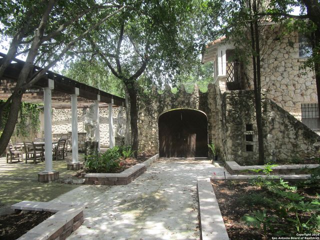 403 W Elsmere Pl Apt 4, San Antonio, TX 78212