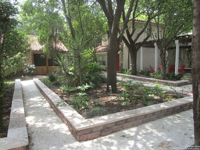 403 W Elsmere Pl Apt 4, San Antonio, TX 78212