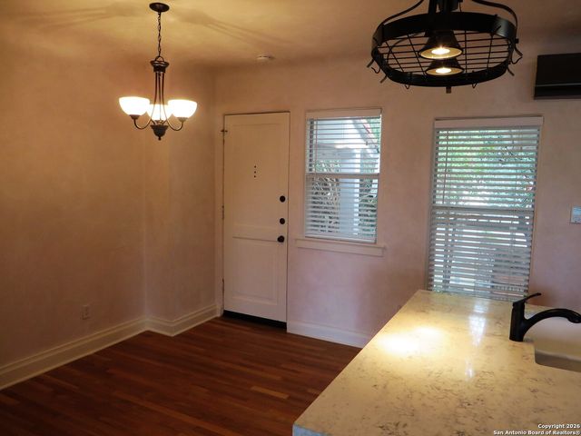 403 W Elsmere Pl Apt 4, San Antonio, TX 78212