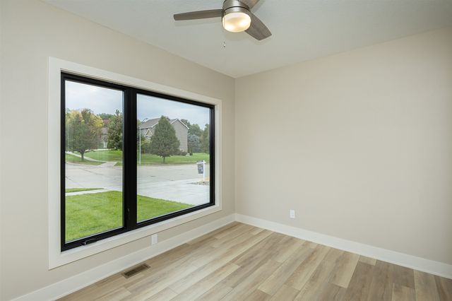 6633 River Bend Drive, Johnston, IA 50131