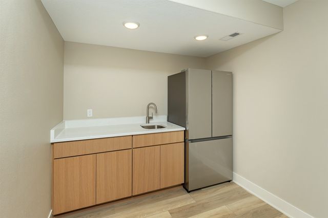 6633 River Bend Drive, Johnston, IA 50131