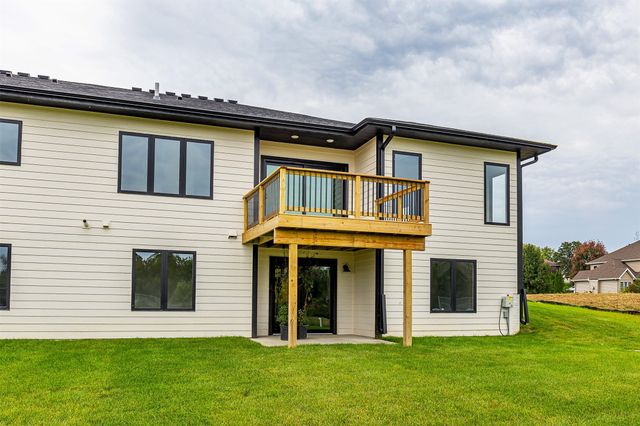 6633 River Bend Drive, Johnston, IA 50131