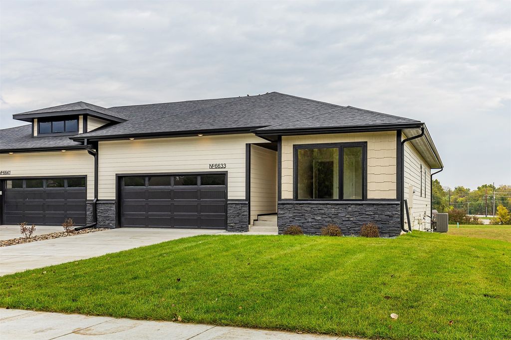 6633 River Bend Drive, Johnston, IA 50131