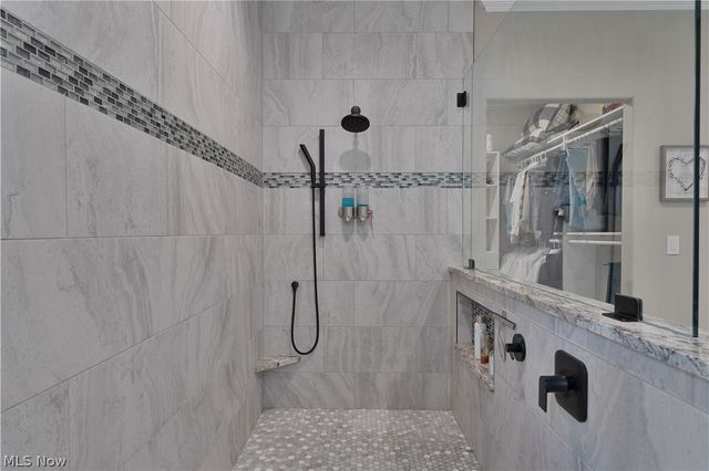 2900 Whispering Pines Drive, Canfield, OH 44406