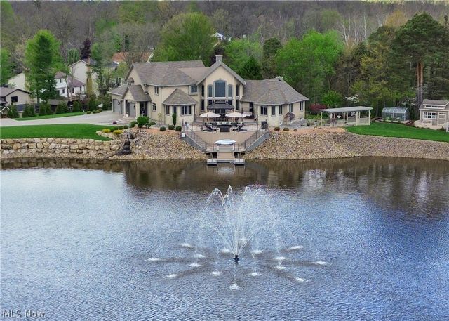 2900 Whispering Pines Drive, Canfield, OH 44406
