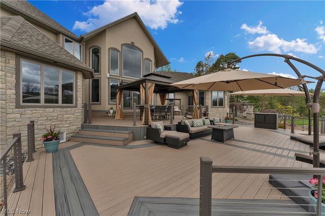 2900 Whispering Pines Drive, Canfield, OH 44406