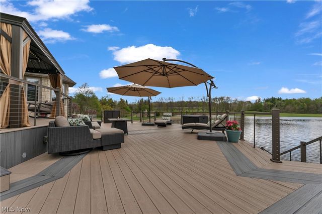 2900 Whispering Pines Drive, Canfield, OH 44406