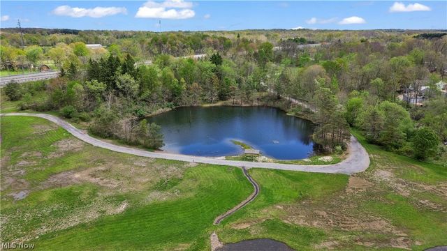 2900 Whispering Pines Drive, Canfield, OH 44406