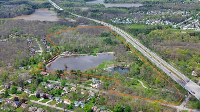 2900 Whispering Pines Drive, Canfield, OH 44406
