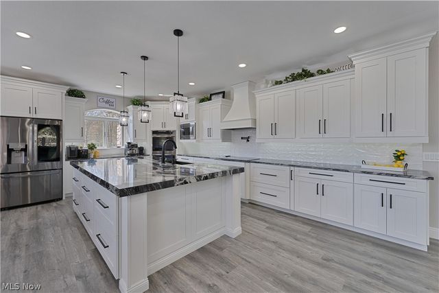 2900 Whispering Pines Drive, Canfield, OH 44406