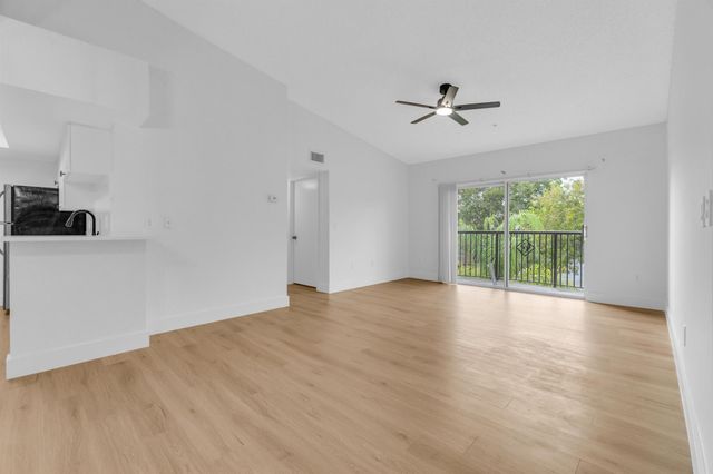 400 Crestwood Court N 420, Royal Palm Beach, FL 33411