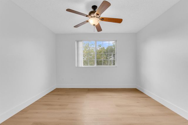 400 Crestwood Court N 420, Royal Palm Beach, FL 33411