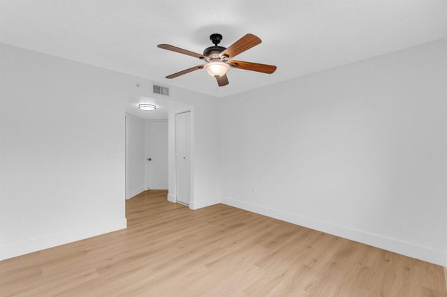 400 Crestwood Court N 420, Royal Palm Beach, FL 33411