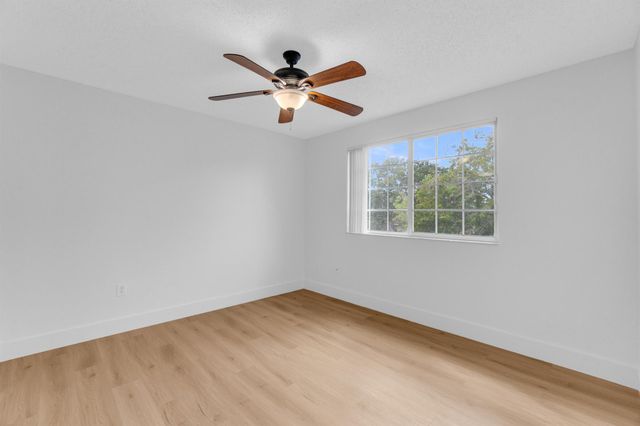 400 Crestwood Court N 420, Royal Palm Beach, FL 33411