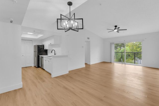 400 Crestwood Court N 420, Royal Palm Beach, FL 33411