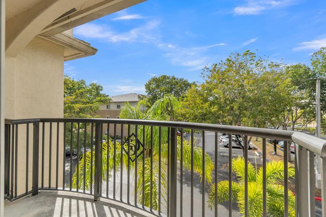 400 Crestwood Court N 420, Royal Palm Beach, FL 33411