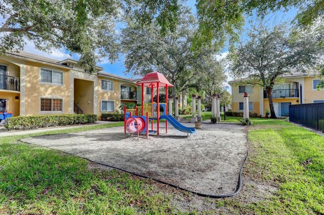 400 Crestwood Court N 420, Royal Palm Beach, FL 33411
