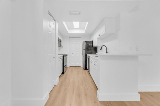 400 Crestwood Court N 420, Royal Palm Beach, FL 33411