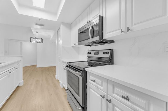 400 Crestwood Court N 420, Royal Palm Beach, FL 33411