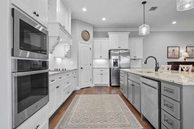 717 Wintergreen Drive, Hewitt, TX 76643