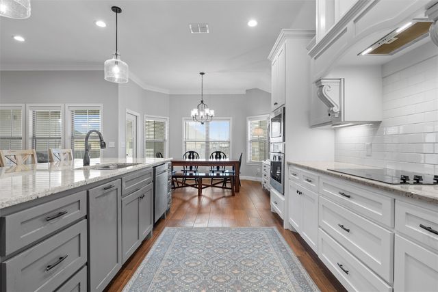 717 Wintergreen Drive, Hewitt, TX 76643