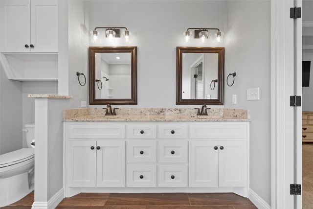 717 Wintergreen Drive, Hewitt, TX 76643