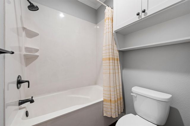 717 Wintergreen Drive, Hewitt, TX 76643