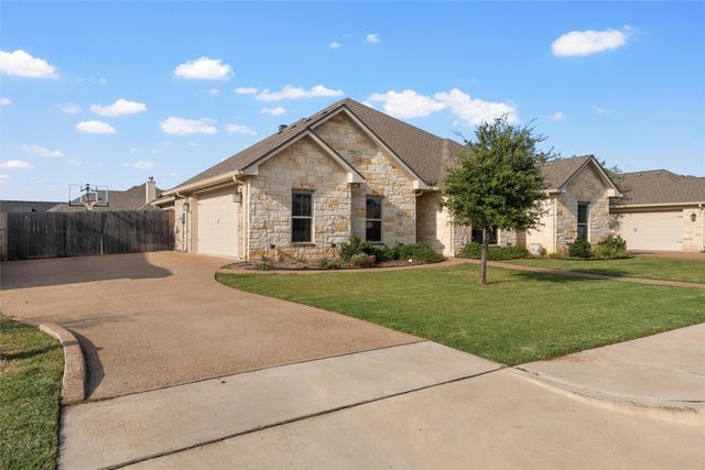717 Wintergreen Drive, Hewitt, TX 76643