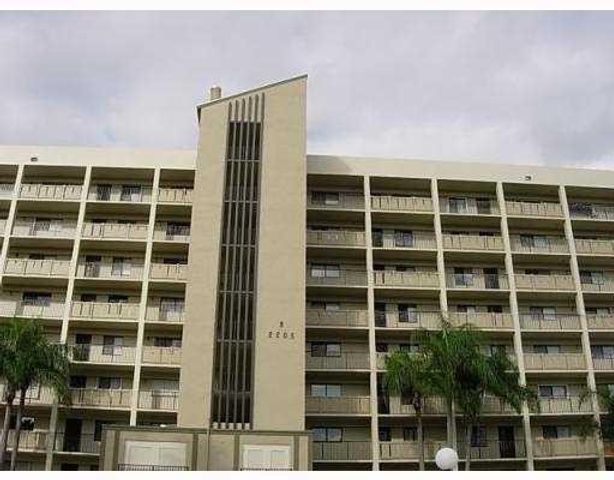 2205 S Cypress Bend Drive 307, Pompano Beach, FL 33069