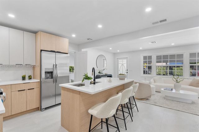 560 NE 110th Ter, Miami, FL 33161