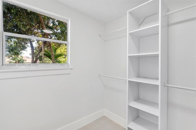 560 NE 110th Ter, Miami, FL 33161