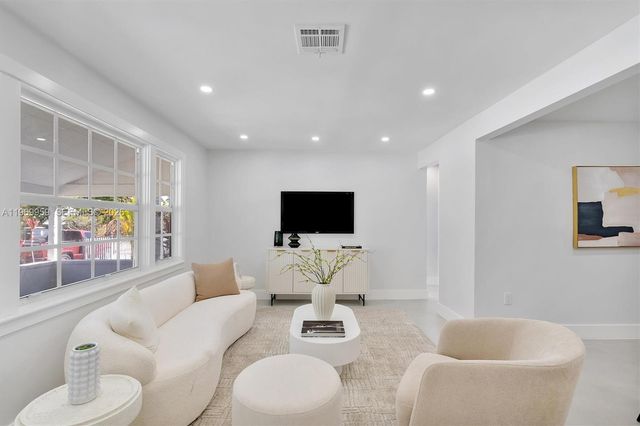 560 NE 110th Ter, Miami, FL 33161