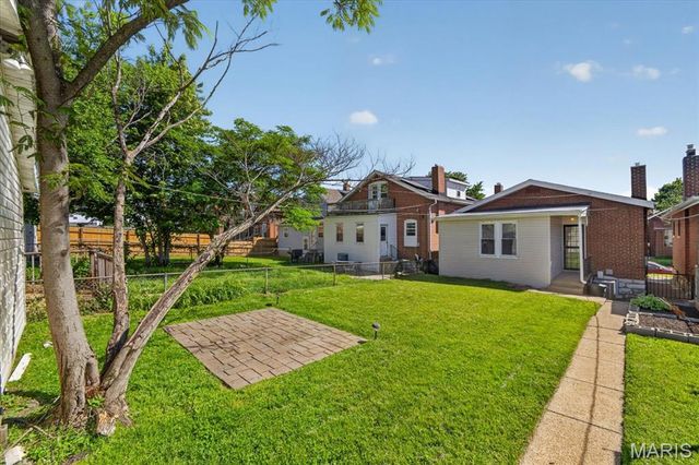 4862 Goethe Avenue, St Louis, MO 63116