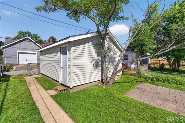4862 Goethe Avenue, St Louis, MO 63116