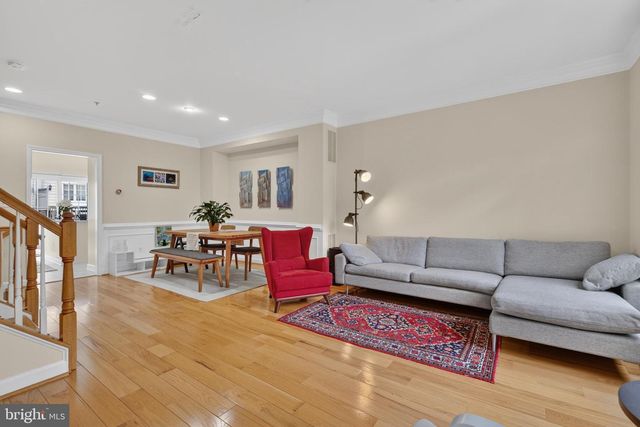 8814 HUNTING LODGE CT, Vienna, VA 22182