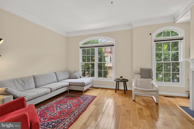 8814 HUNTING LODGE CT, Vienna, VA 22182