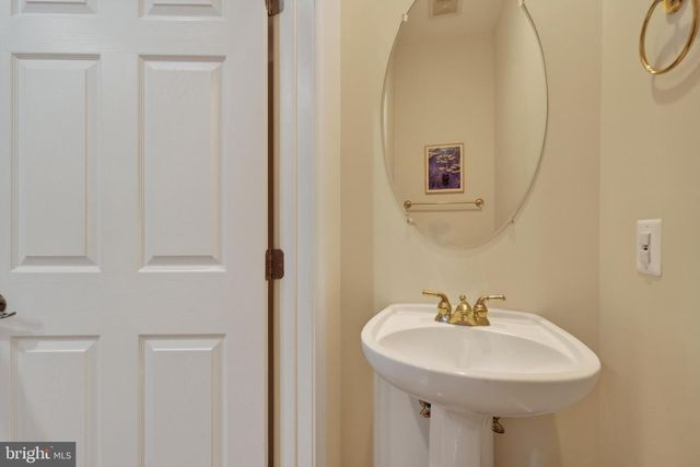 8814 HUNTING LODGE CT, Vienna, VA 22182