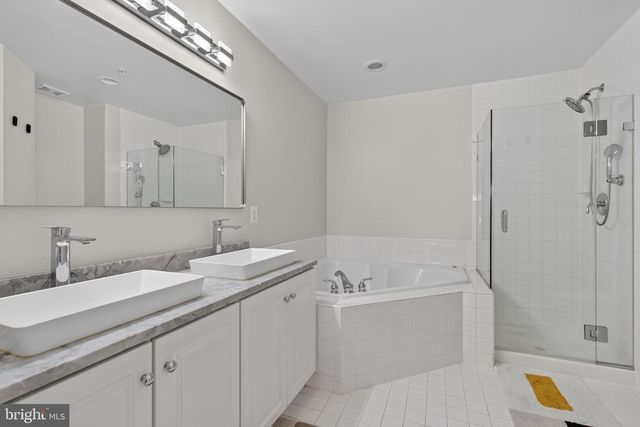 8814 HUNTING LODGE CT, Vienna, VA 22182