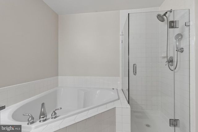 8814 HUNTING LODGE CT, Vienna, VA 22182