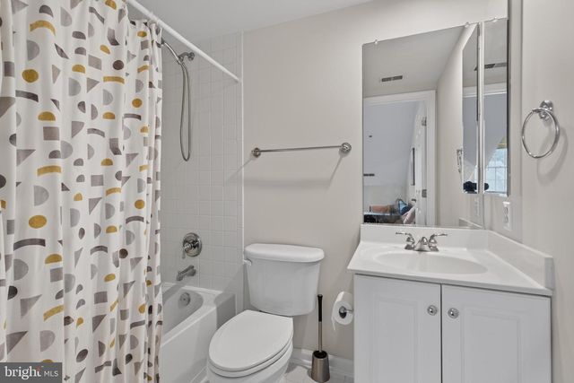 8814 HUNTING LODGE CT, Vienna, VA 22182